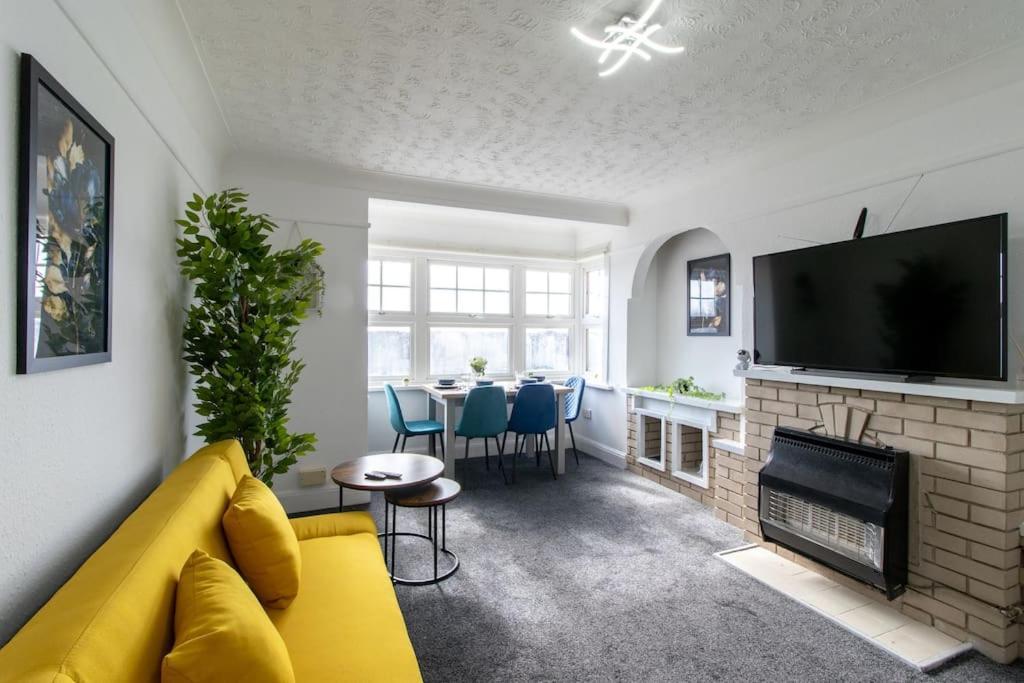 Open Mind Property - Southsea With Free Parking Portsmouth Eksteriør billede
